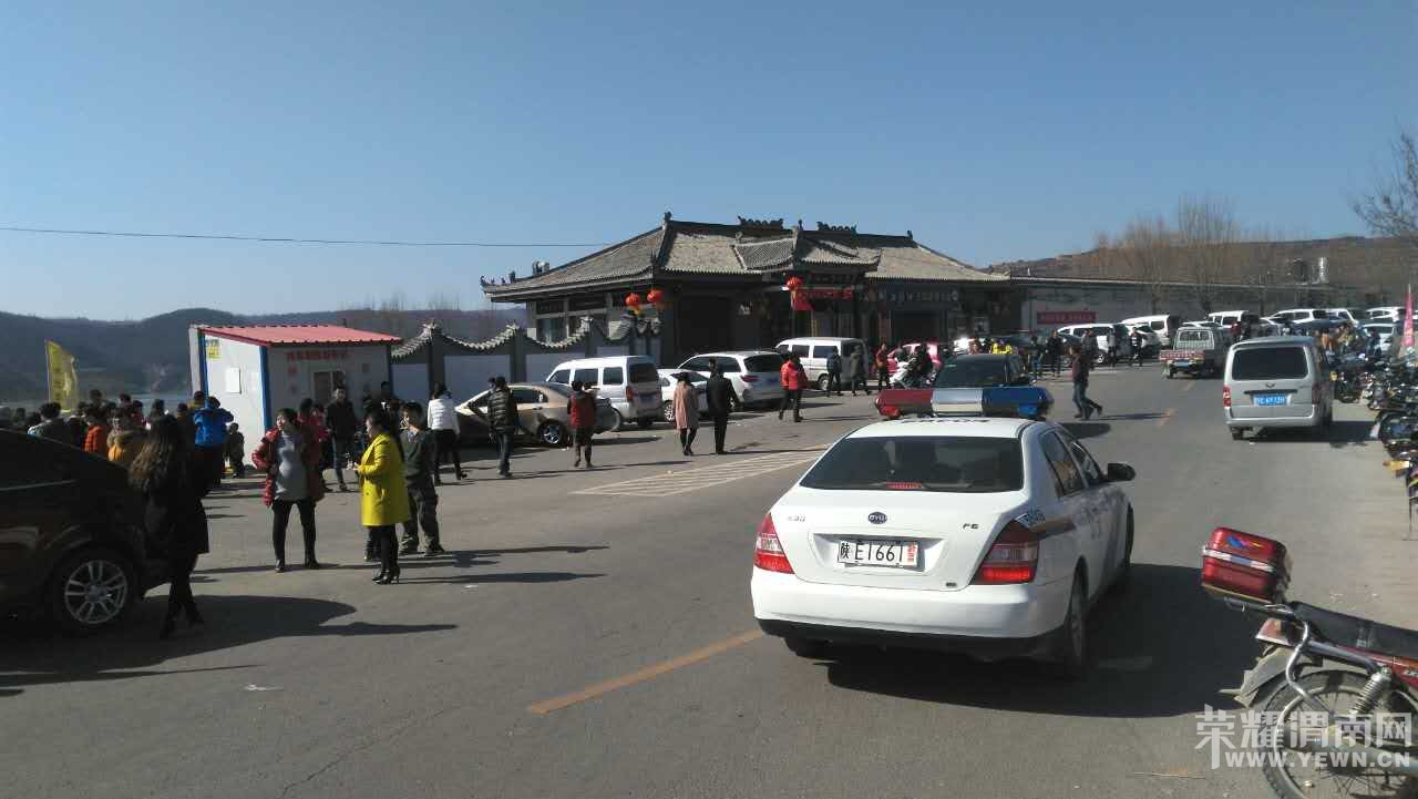 �����һ�����԰�ˮ����һ�ߵı���