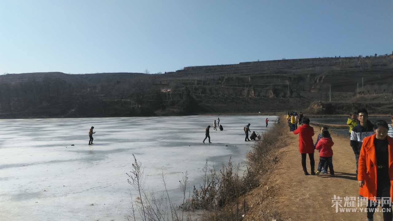 �����һ�����԰�ˮ����һ�ߵı���