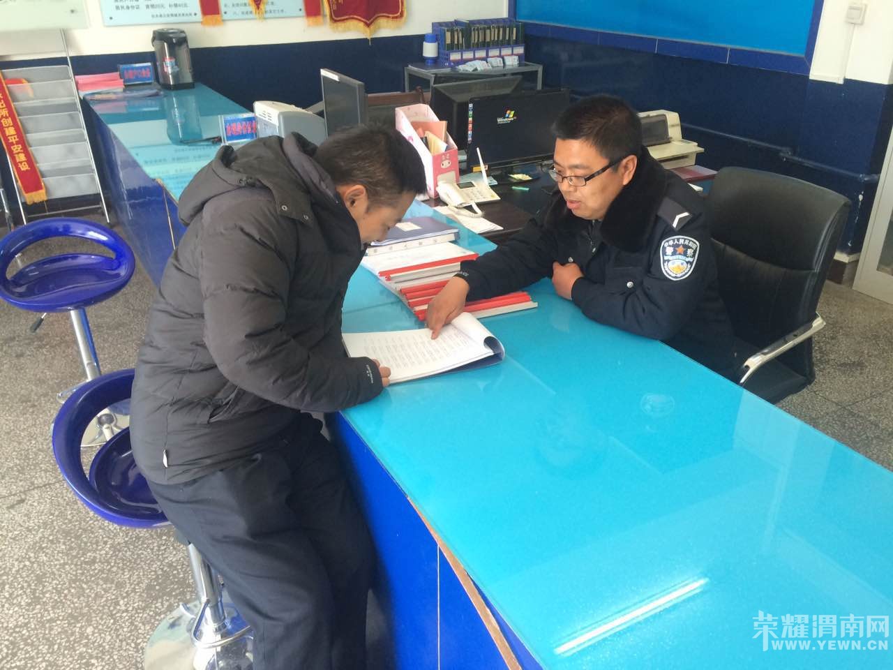 �����һ�����԰�ˮ����һ�ߵı���