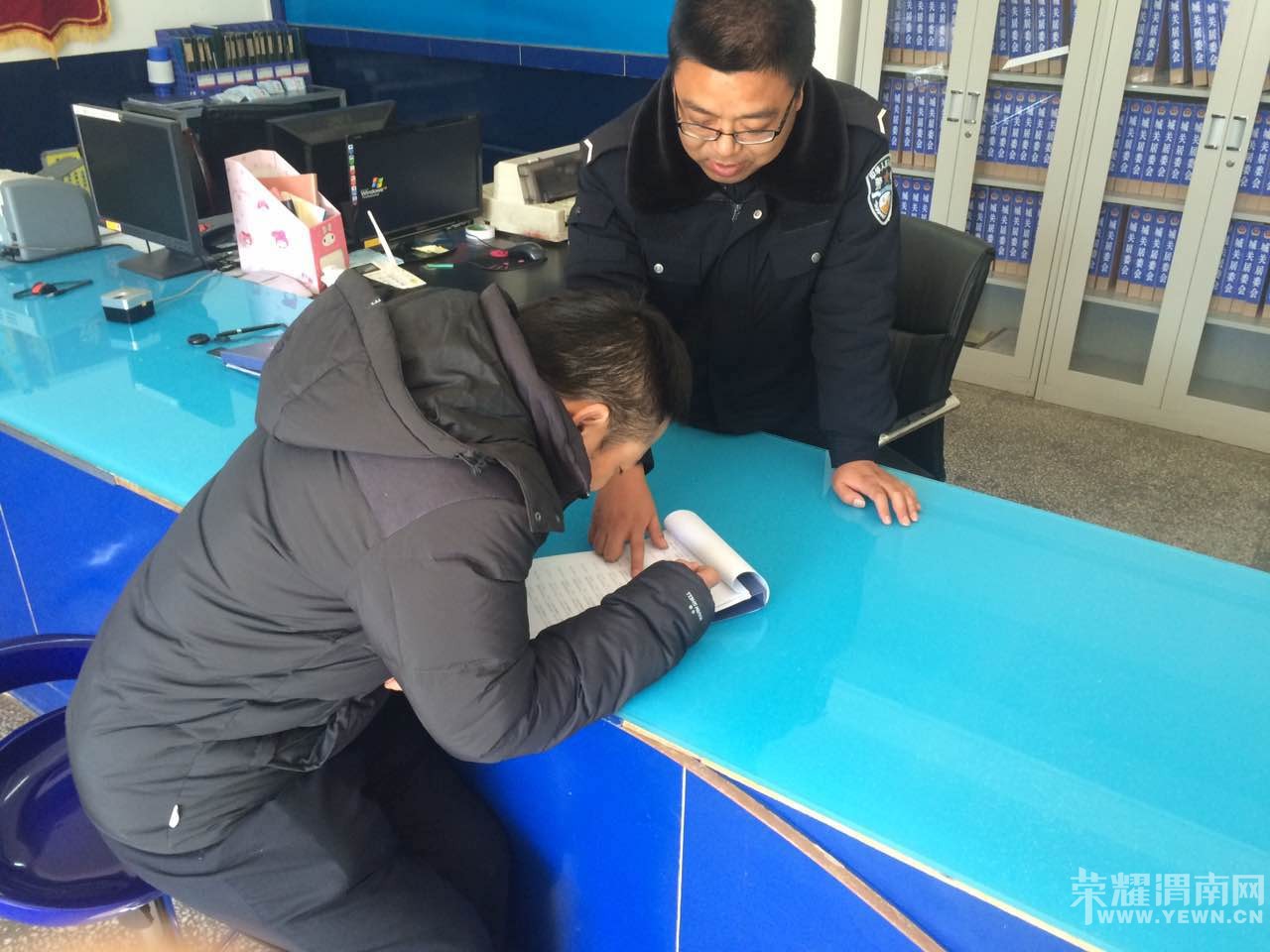 �����һ�����԰�ˮ����һ�ߵı���