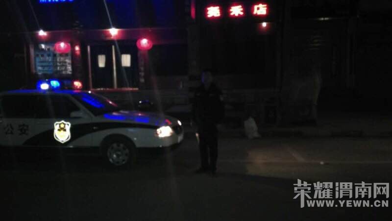 �����һ�����԰�ˮ����һ�ߵı���