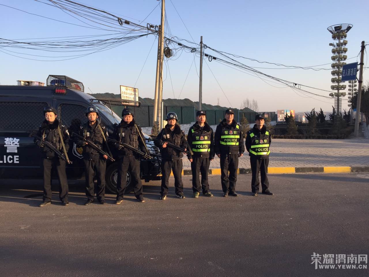 �����һ�����԰�ˮ����һ�ߵı���