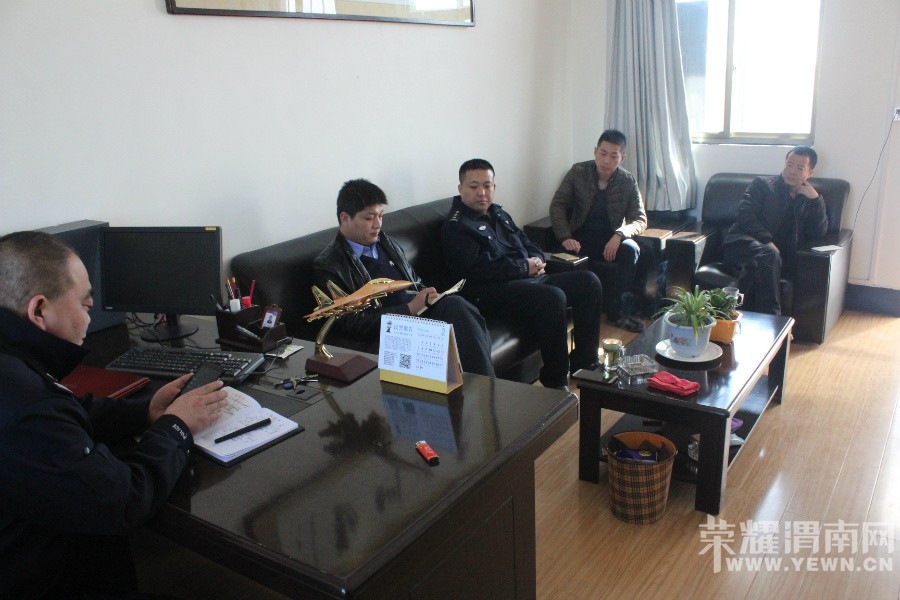 �����һ�����԰�ˮ����һ�ߵı���