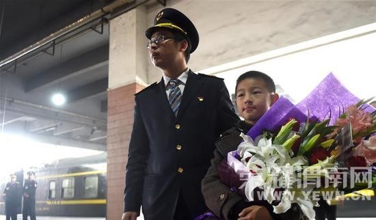 "��·����"�����һ��:�������վ̨��Բ15����