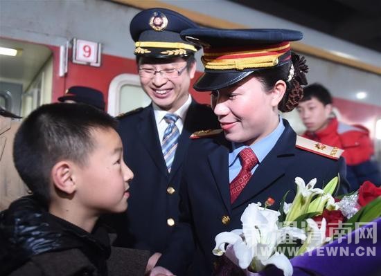 "��·����"�����һ��:�������վ̨��Բ15����