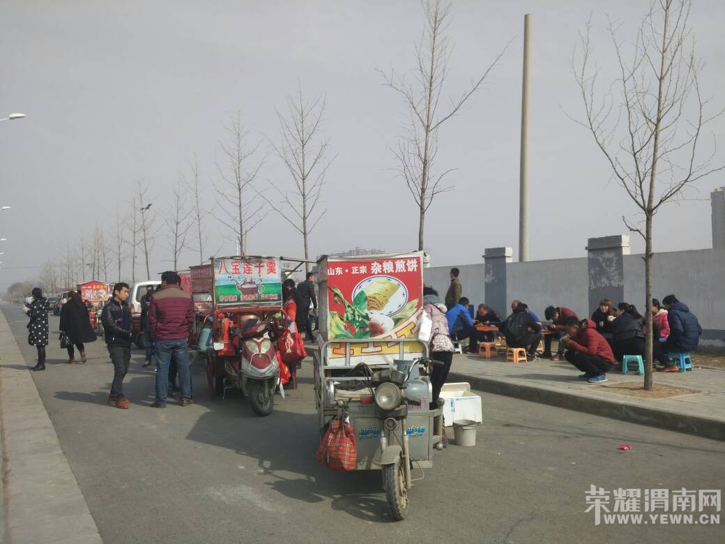 ʯȪ·�㰲�������棬С���Ұ��ҷţ�������������·�г���