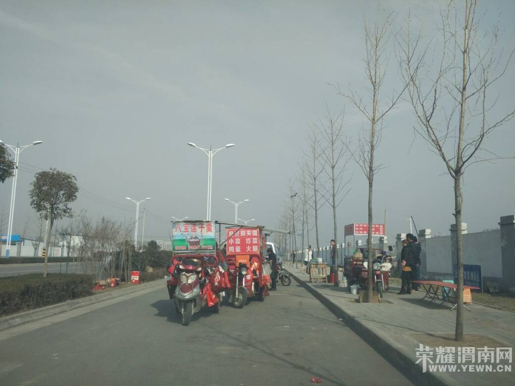 ʯȪ·�㰲�������棬С���Ұ��ҷţ�������������·�г���