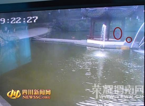 Ů�ӽ�10��Ů��������� ĮȻ����ˮ������(ͼ)