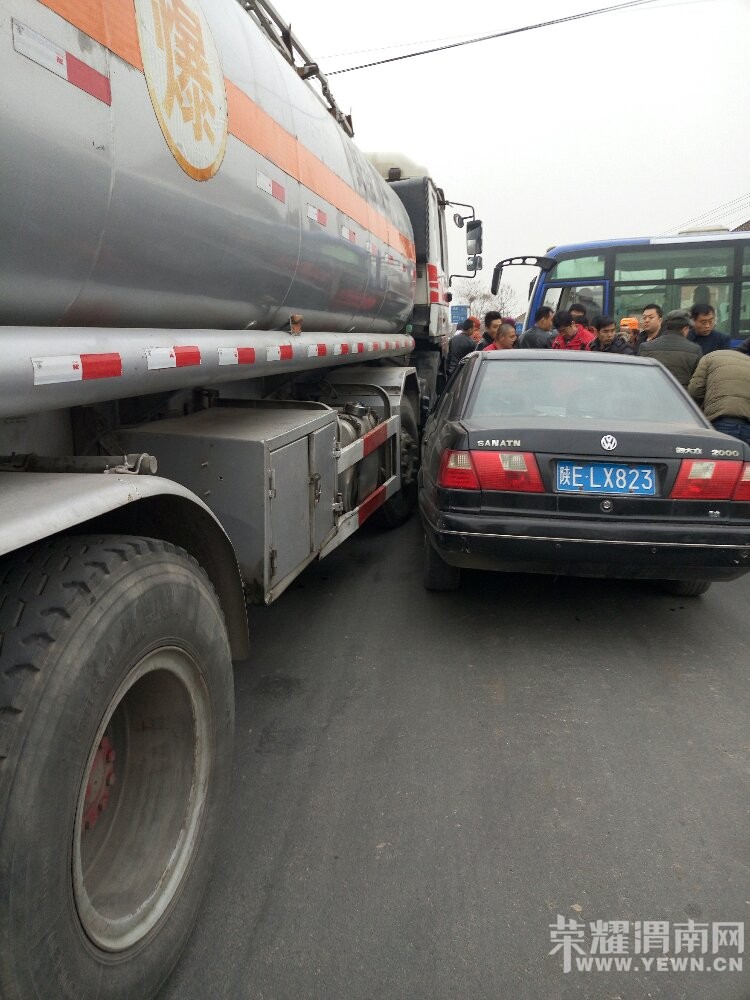 �͹޳���˽�ҳ�ײ�ˣ��������䰮�����������С�