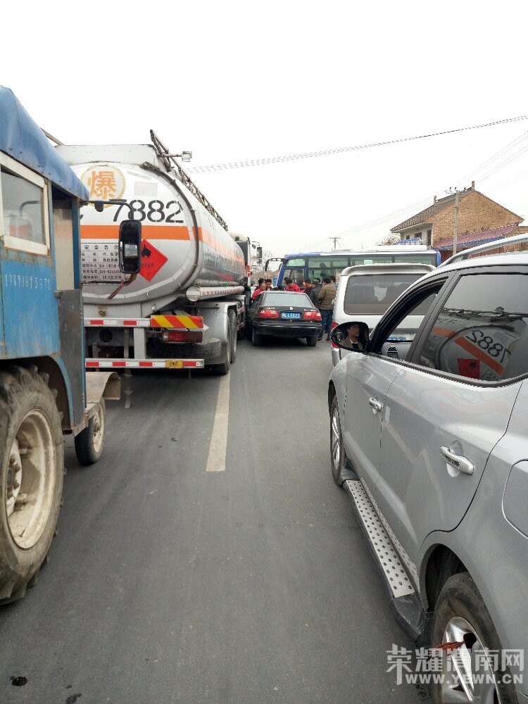 �͹޳���˽�ҳ�ײ�ˣ��������䰮�����������С�