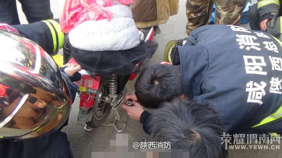 ����һСŮ���ڵ綯���Ϸ��� ����������ֱ���