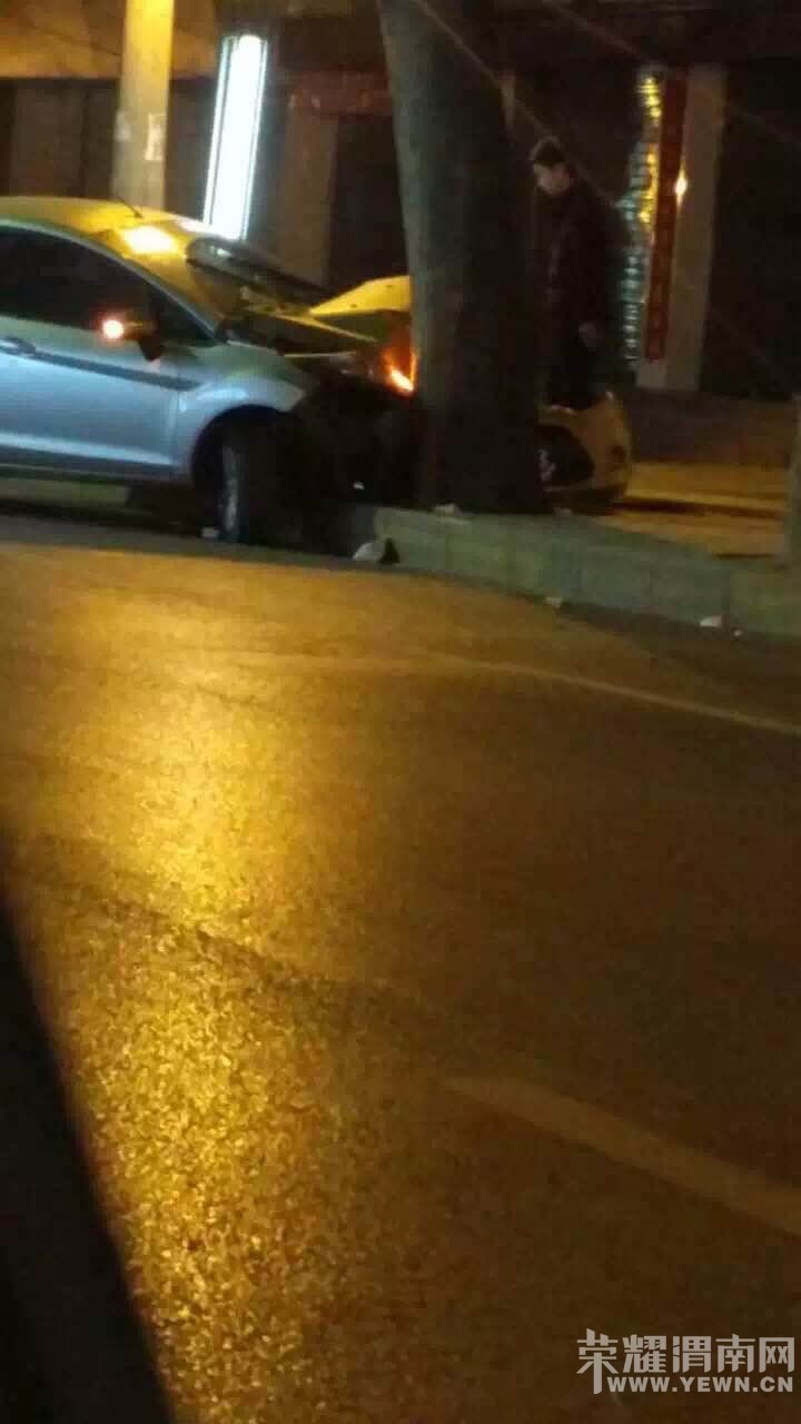 �����ڶ���֣�һ��С����һ������ײ~~��ͼ��