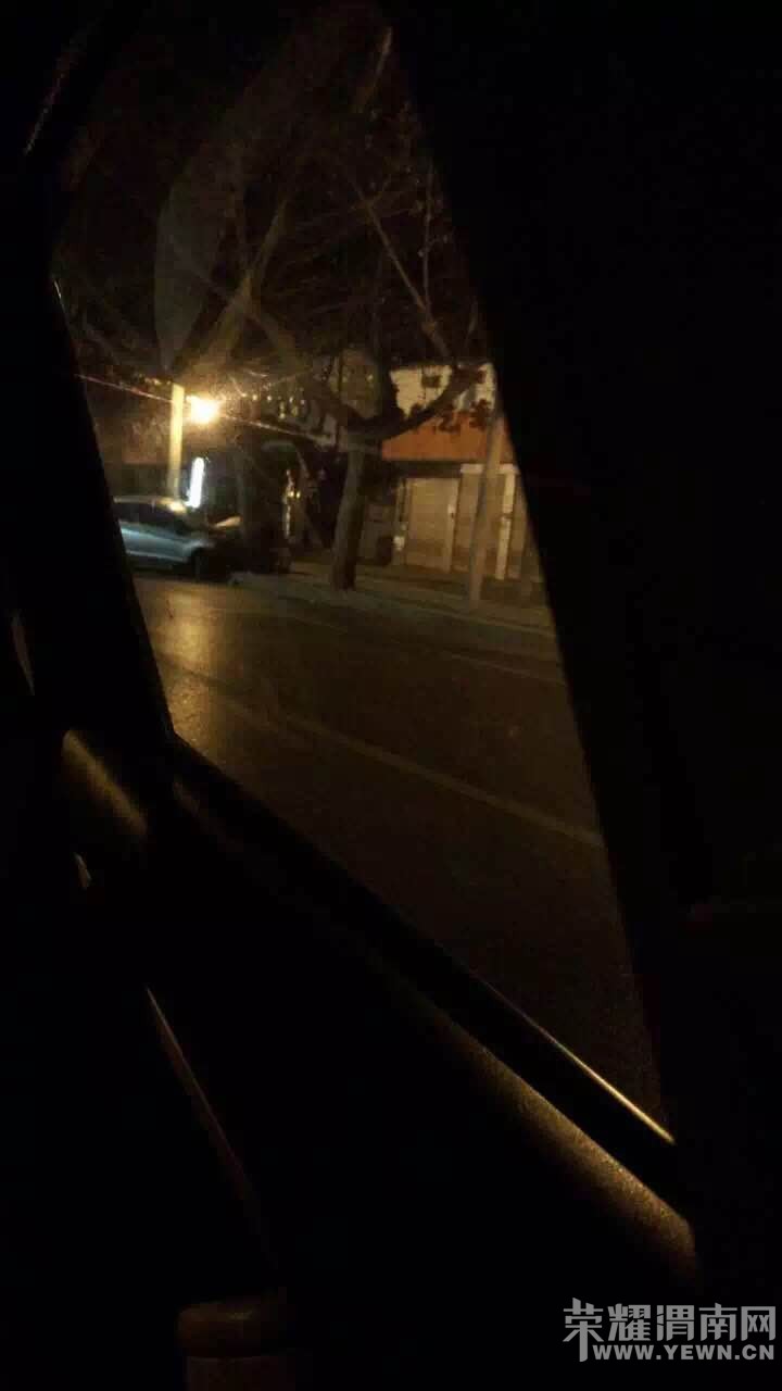 �����ڶ���֣�һ��С����һ������ײ~~��ͼ��