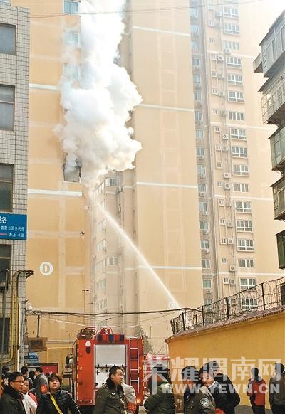 ����̫����·һ��¥�Ż� ��ҵ��Ա��������Ů��