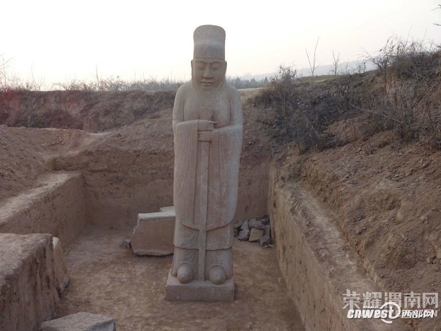 ��������ǰ����һ��ʯ�� �������ֱ����ѵ�Ȼ�޴�