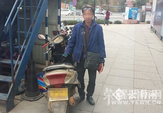 ����һ������·��ʱץ���永����������Ա(ͼ)