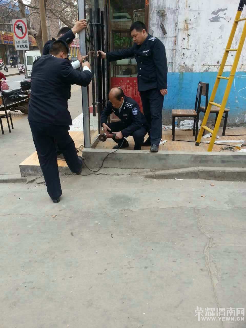 μ�ϱ�����һС���ſ�Υ�½�����ǿ��������� 