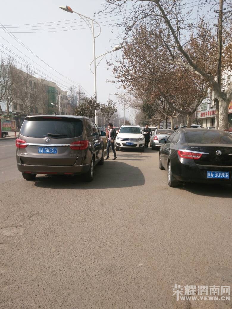 �������ѳ����Ӱ�·����������ͣ����˾����·������