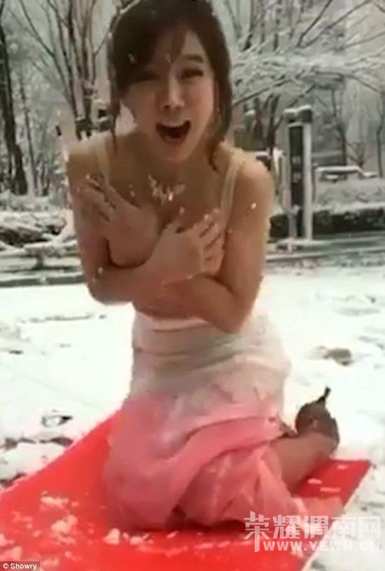 ��Ů�����ú�����ͿĨ��������������Ƶ��Χ��