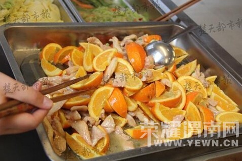 �ڰ����������³�Ա����ѧʳ�ó��ӳ��� ͬѧ��ʾ��ˬ�ɿ�