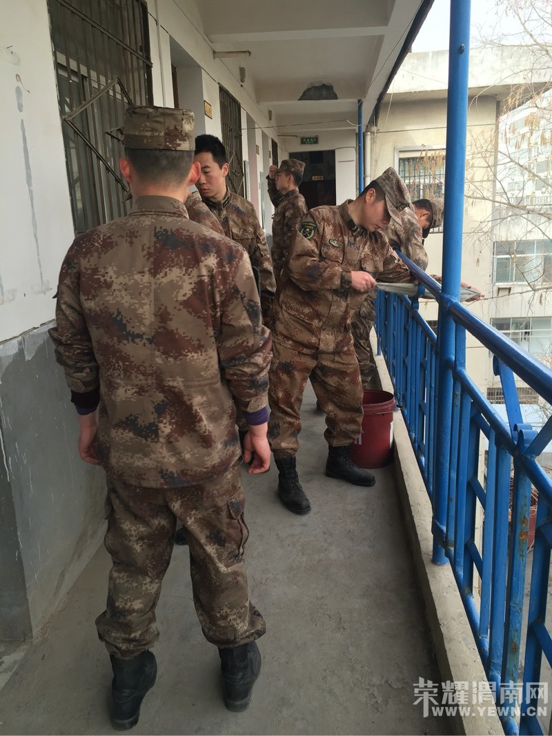 ѧ�׷���-��ž�սʿΪ�ÿ������깫Ԣ����ů����ͼ��