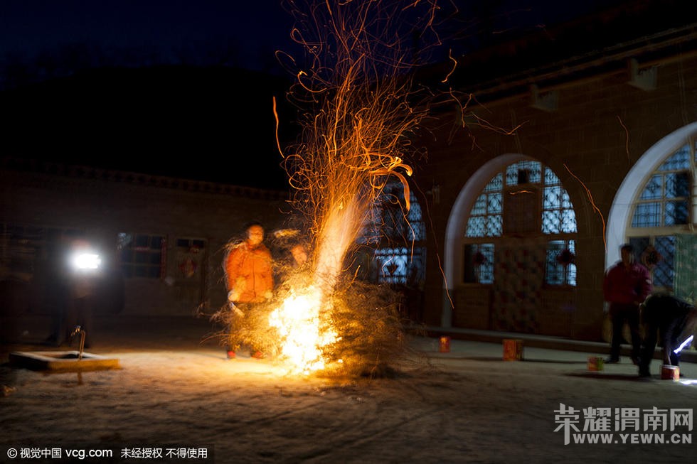 �±���ׯ�����ˣ�������ԡ� �𻨷ɽ�����׳��