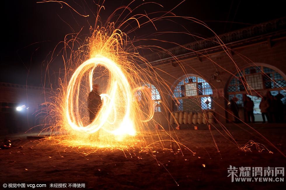 �±���ׯ�����ˣ�������ԡ� �𻨷ɽ�����׳��