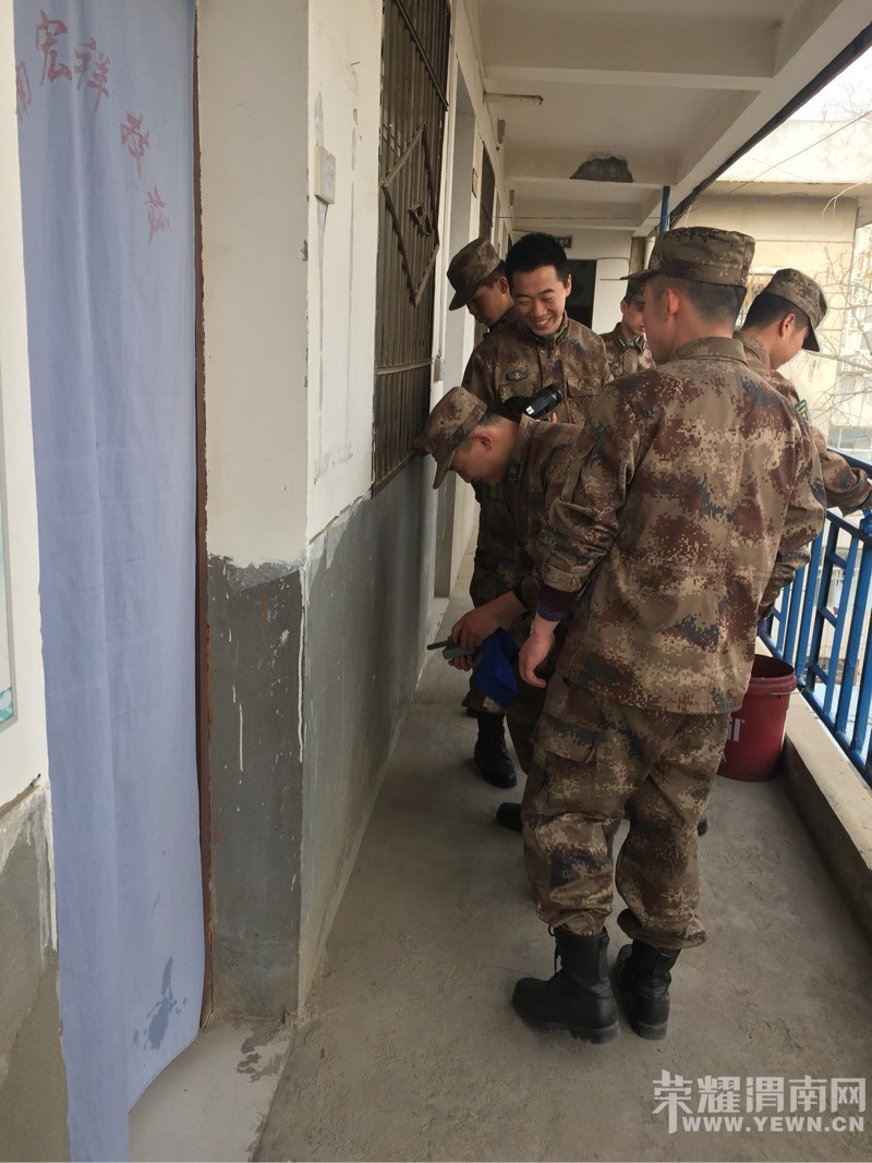 ��ž�սʿΪ�ÿ������깫Ԣ����ů����ͼ��