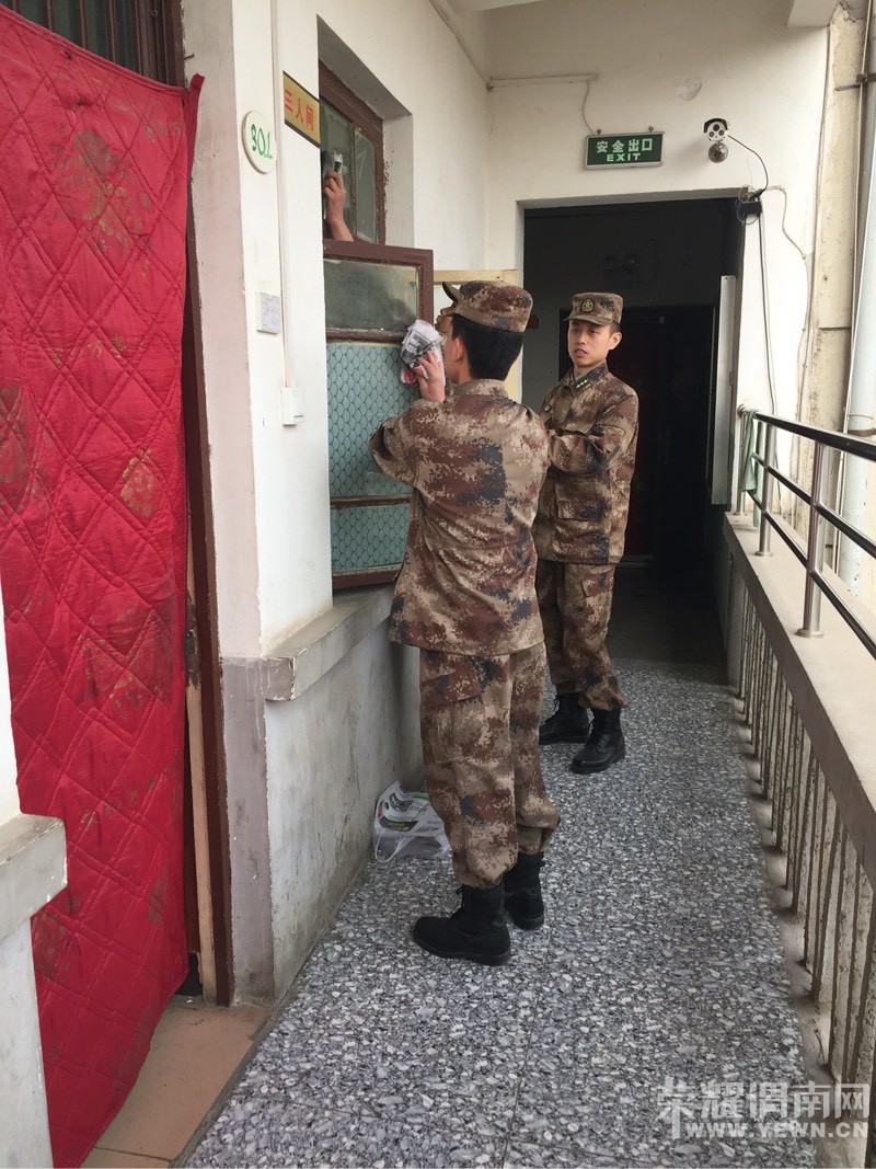 ��ž�սʿΪ�ÿ������깫Ԣ����ů����ͼ��