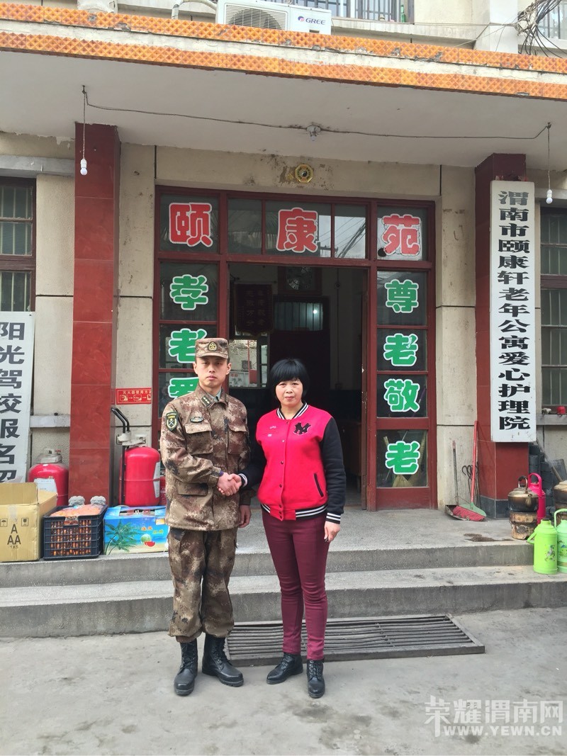 ��ž�սʿΪ�ÿ������깫Ԣ����ů����ͼ��