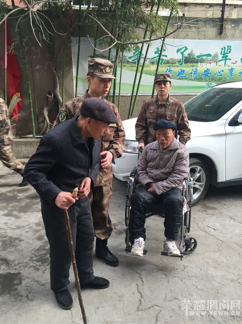 ��ž�սʿΪ�ÿ������깫Ԣ����ů����ͼ��