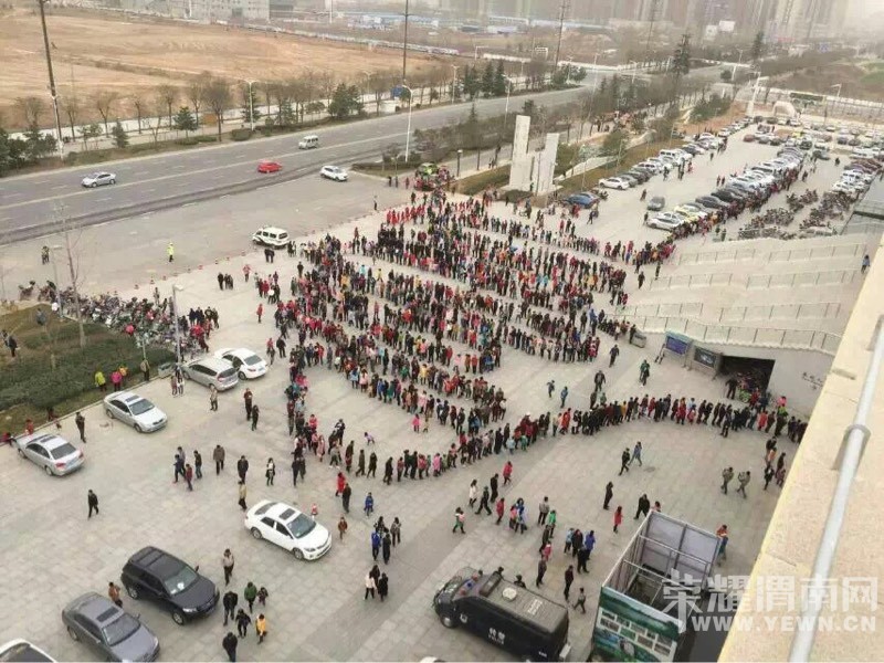 ȥμ�ϲ���ݿ�"����" ���翴��Ⱥ������˼����ͼ��