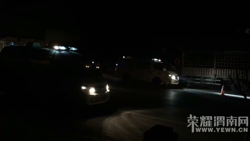 ��·����·�ڣ��������׷β���󳵼�ʻ�����ر��Σ�