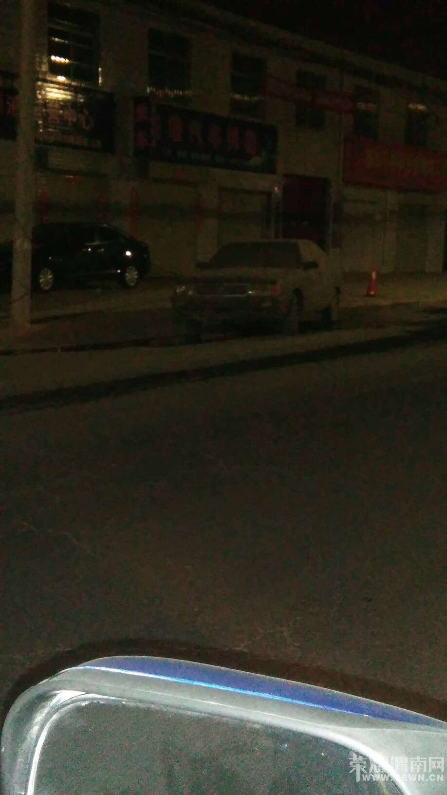 μ��·�ϸ������ϱ�·�ڣ���һ����ʬ���� ���ע��