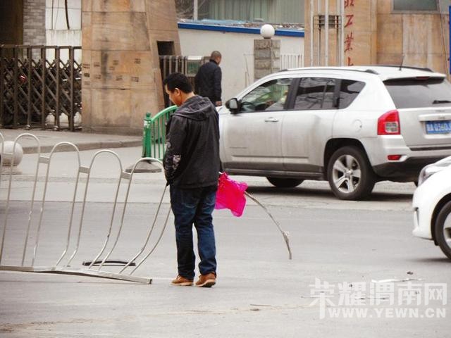 �����γ�ײ���������� �����衰·�ꡱ��ͨ��(ͼ)