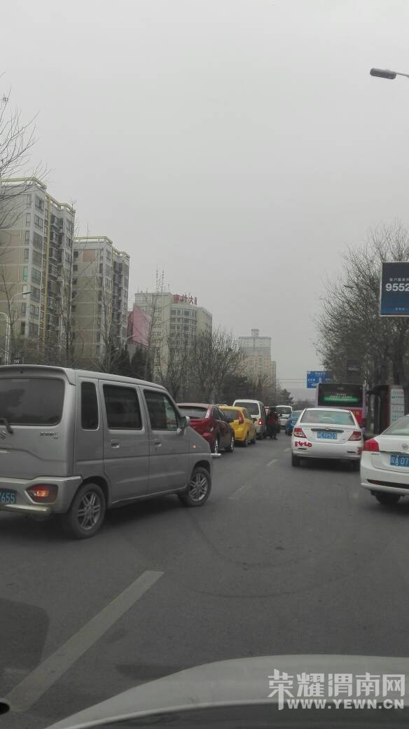 �ԴӲֳ�·�ͳ���·ʮ�ֺ��̵Ƹ���֮��μ�������¶µ㣬