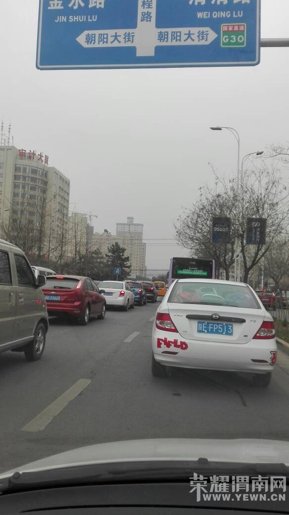 �ԴӲֳ�·�ͳ���·ʮ�ֺ��̵Ƹ���֮��μ�������¶µ㣬