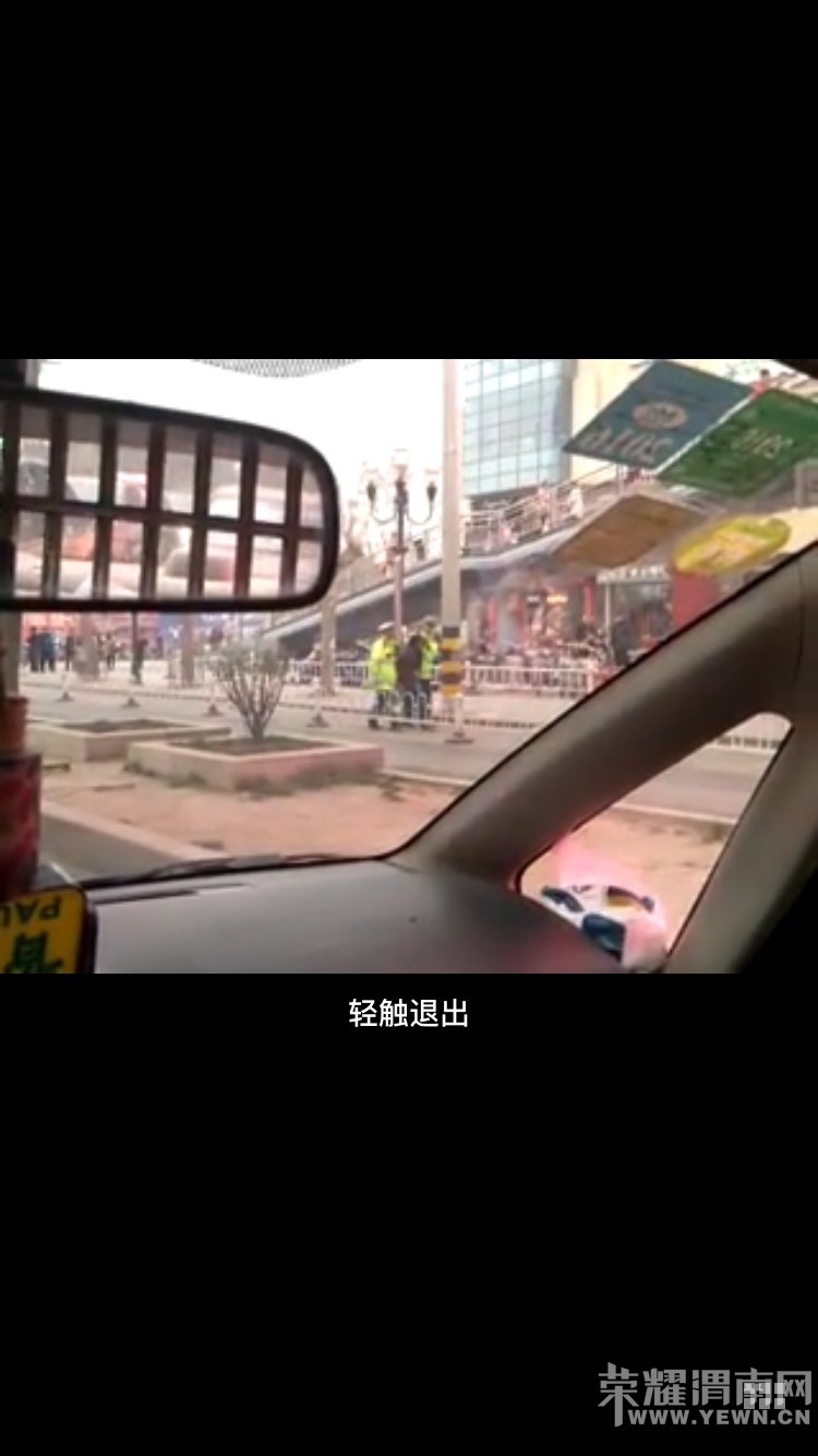 ǰ��·������ҳ����ſڣ�һ�������Ű��׳��ĵ������ɶ��