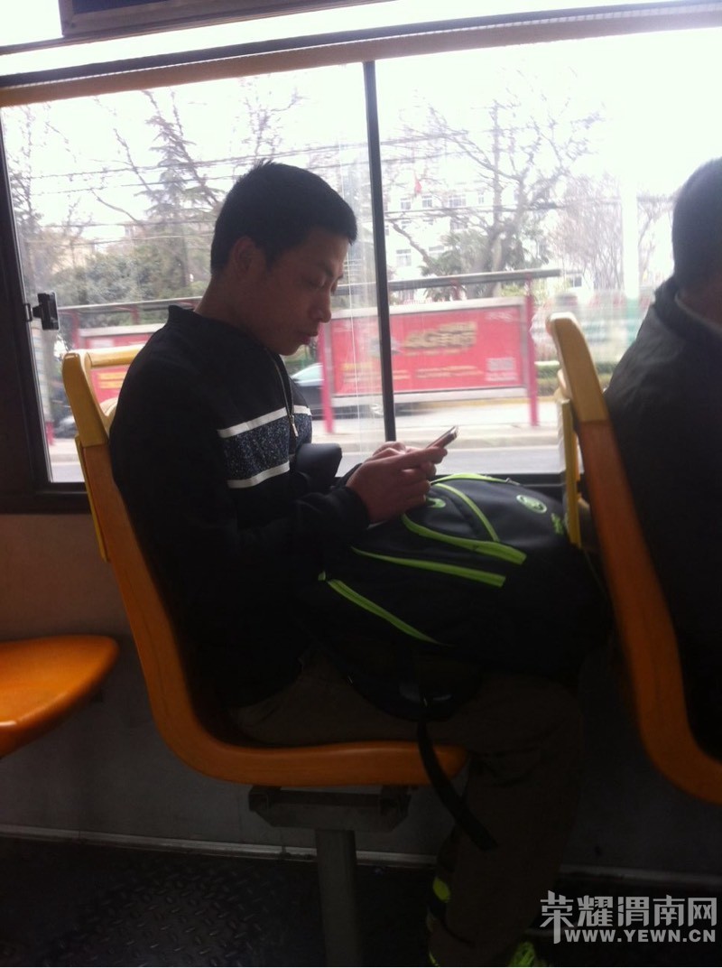 ����һ�ĸ�������·Сѧ�ſڰ�1·���������£�����Ϊ�Σ�