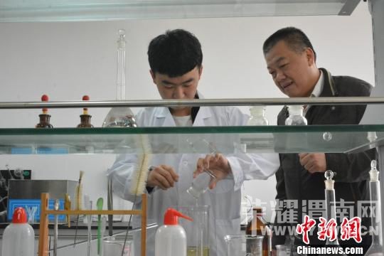 ����һ��У����Ů�������ơ���������ˮ����Ů��