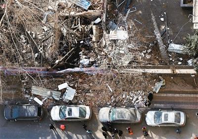 �����϶���һ��¯����ը ��·�����˶���������