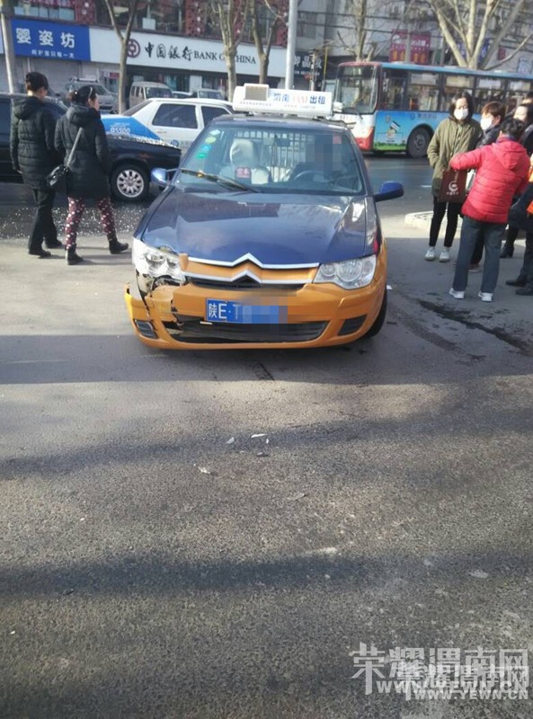 ���ӰԺ�ſڳ��⳵����ɣ��ײ���Һ��˵�û�£�