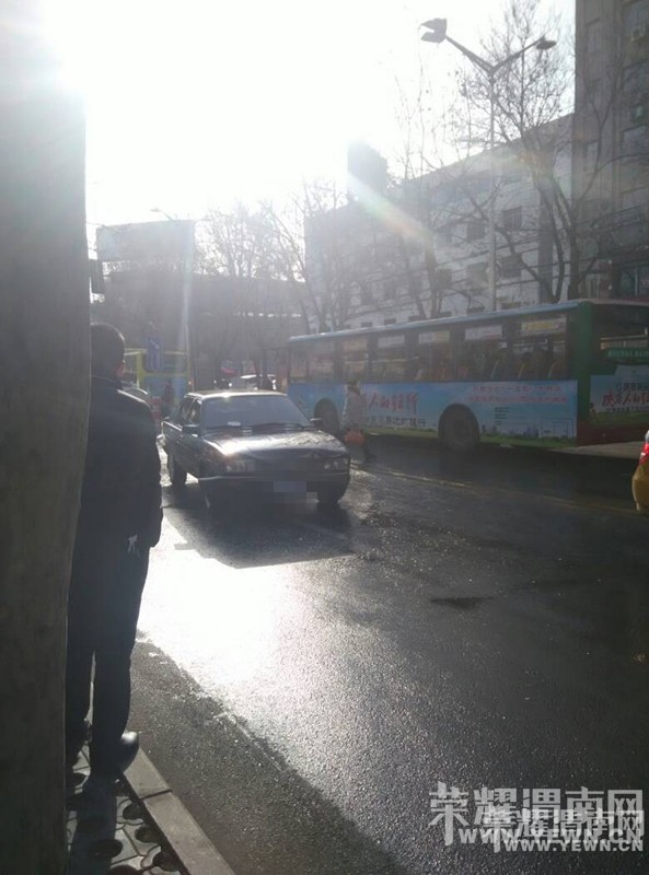 ���ӰԺ�ſڳ��⳵����ɣ��ײ���Һ��˵�û�£�