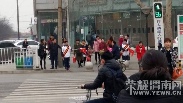 ��óʮ�ֵ�СС���꣬����Ϊ���ǵ���~~