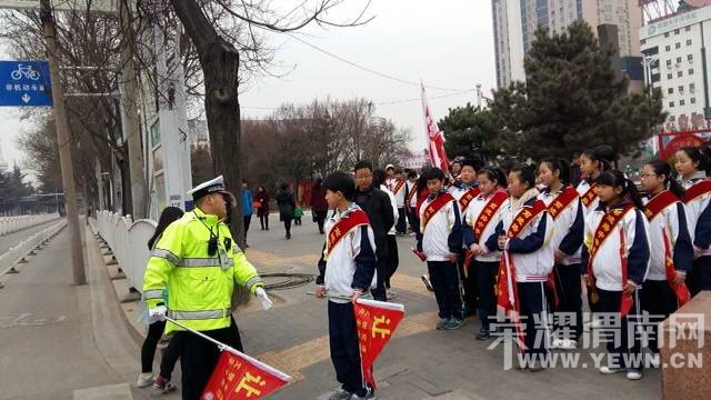 ��óʮ�ֵ�СС���꣬����Ϊ���ǵ���~~