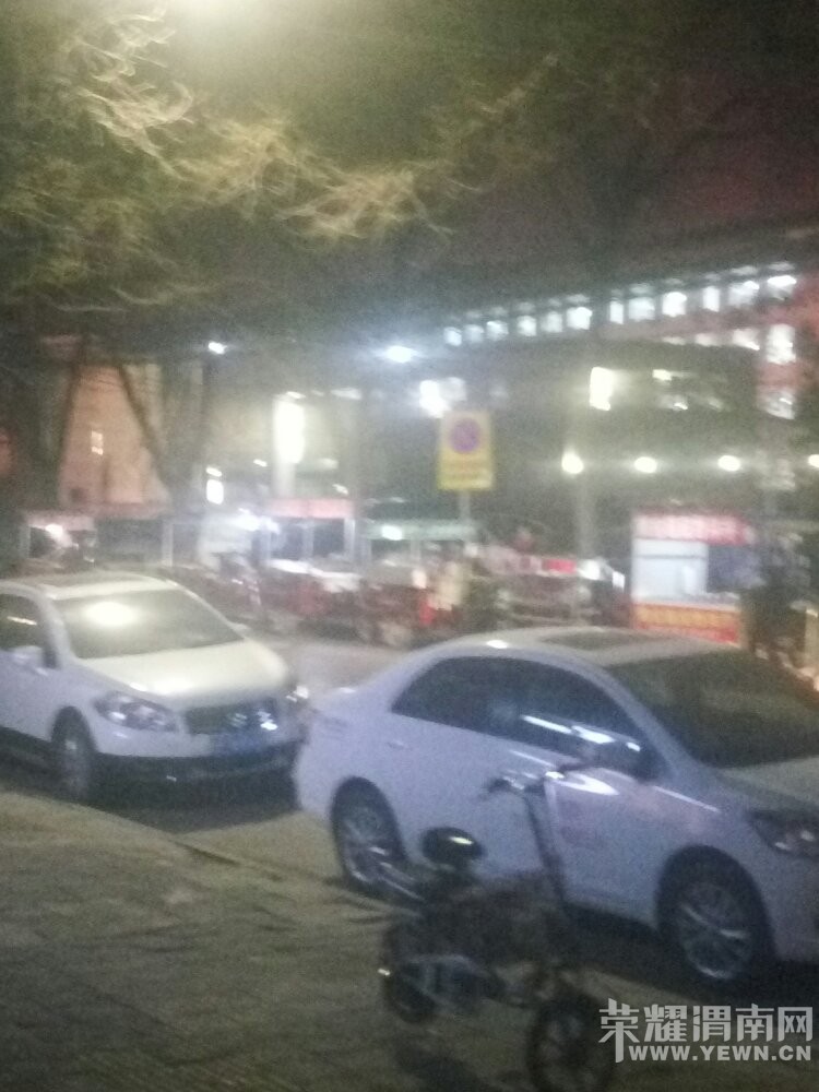 �ϳǽ���Ȫ��ѧ�ſڣ������̷�ռ�ؾ�Ӫ����ɽ�ͨӵ�£�˭���ܣ�