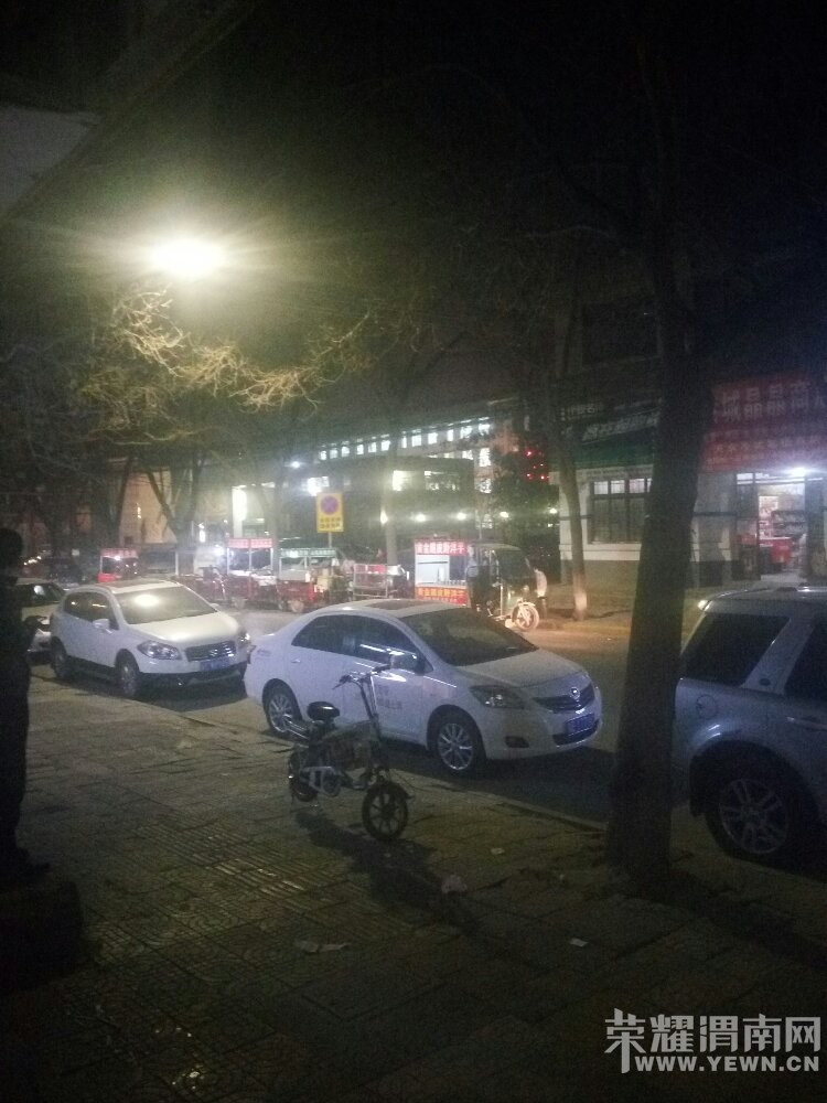 �ϳǽ���Ȫ��ѧ�ſڣ������̷�ռ�ؾ�Ӫ����ɽ�ͨӵ�£�˭���ܣ�