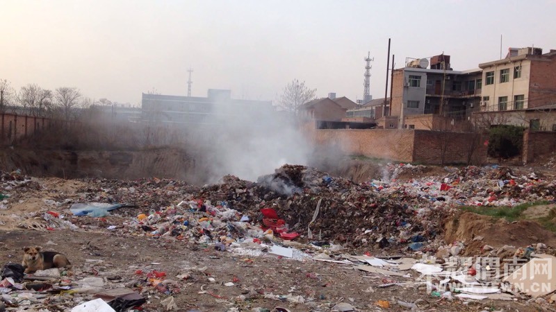 ���нֵ�ʮ�ֱ�300�ף���������ð�̡����Ŵ̱ǣ���