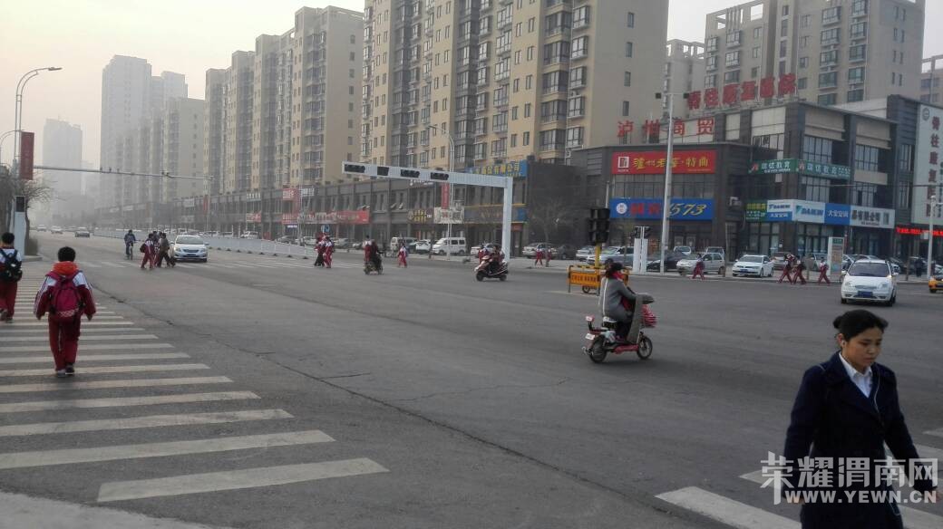 ����·������·�ں��̵Ƴɰ��裬�����ǻ��ģ���ɰ�ȫ����