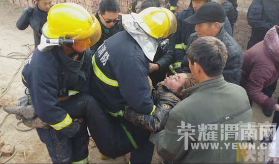 �γ�һŮ����·ʱ����׹��ݾ�  ����������Ԯ